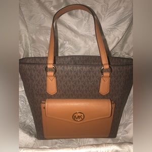 MICHAEL KORS BAG. NEW